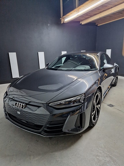 Audi e-tron GT 3 of 10