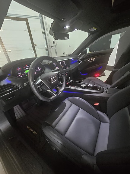 Audi e-tron GT 8 of 10
