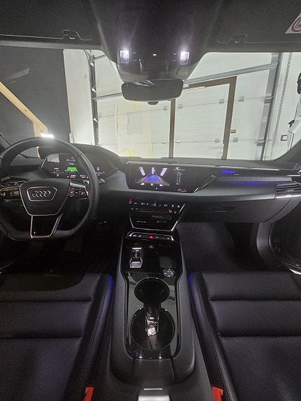 Audi e-tron GT 7 of 10