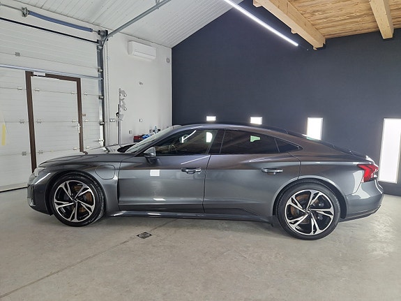 Audi e-tron GT 4 of 10