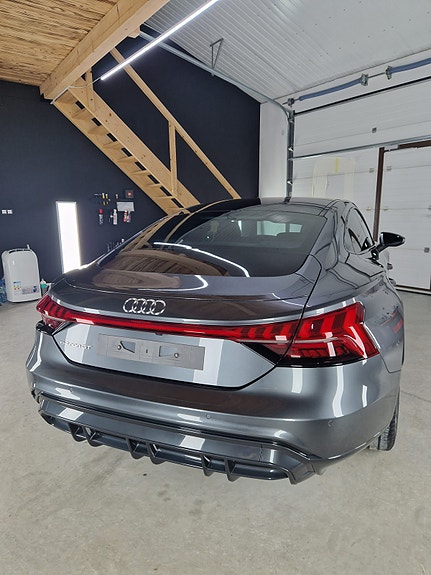 Audi e-tron GT 6 of 10