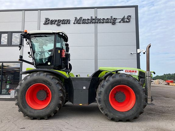 CLAAS Xerion 3800 TRAC VC 2 of 5