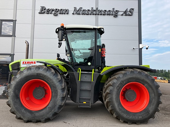 CLAAS Xerion 3800 TRAC VC 4 of 5
