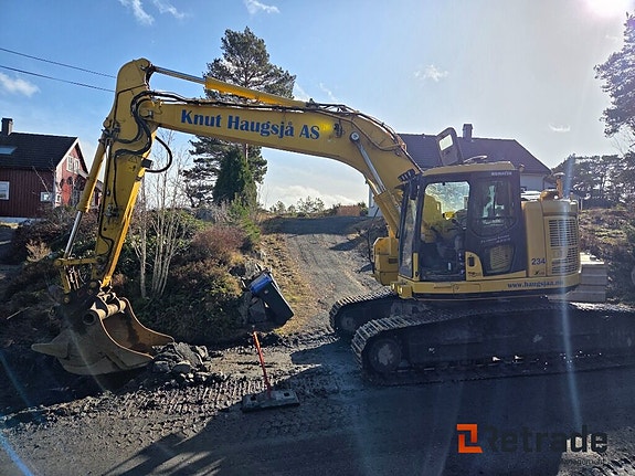 Komatsu 228USLC