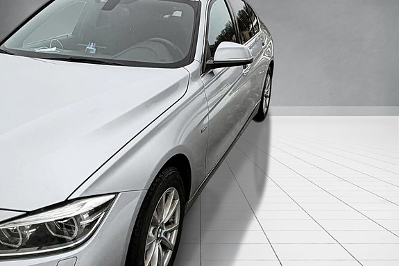 BMW 318i 2 of 14