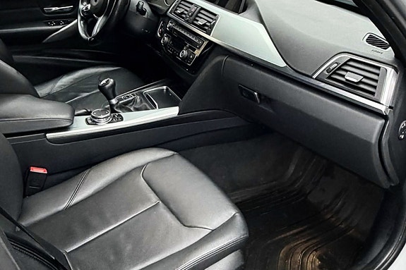 BMW 318i 12 of 14