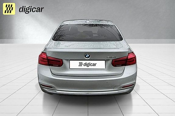 BMW 318i 3 of 14