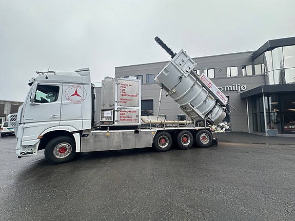 Mercedes-Benz Disab Supersuger på MB Arocs