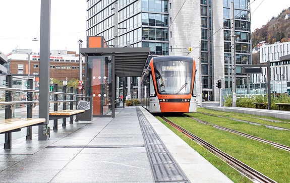 Bybanen er ryggraden i kollektivnettverket i Bergen og bidrar til å nå FNs mål om bærekraftige byer og lokalsamfunn.