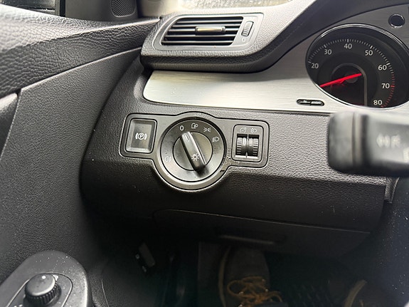 Volkswagen Passat 10 of 25