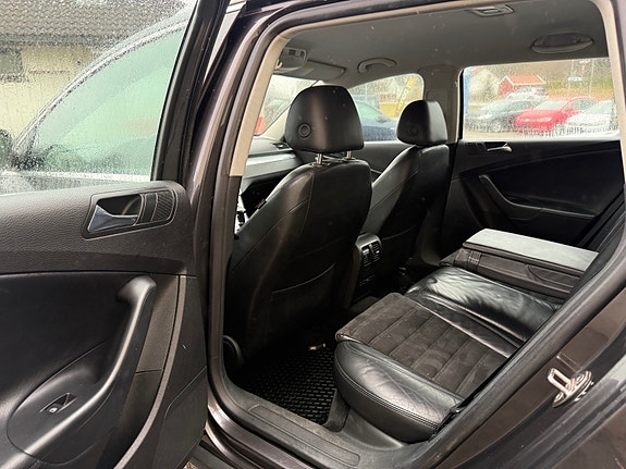 Volkswagen Passat 18 of 25