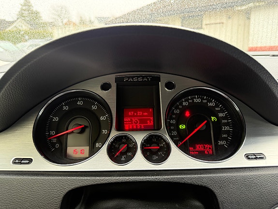 Volkswagen Passat 9 of 25