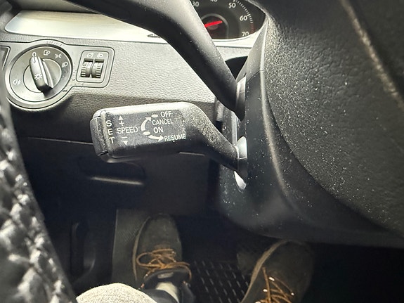 Volkswagen Passat 12 of 25