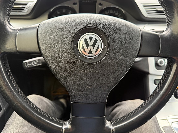Volkswagen Passat 13 of 25