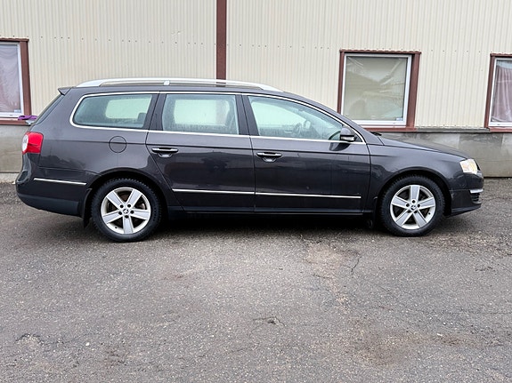Volkswagen Passat 8 of 25