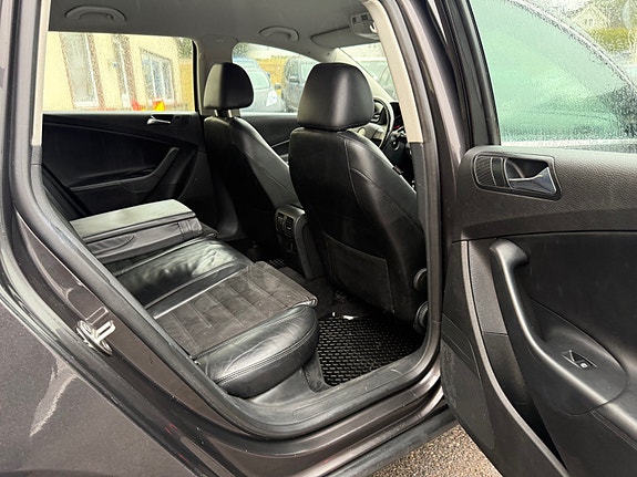 Volkswagen Passat 23 of 25