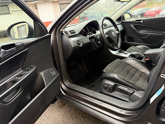 Volkswagen Passat 16 of 25