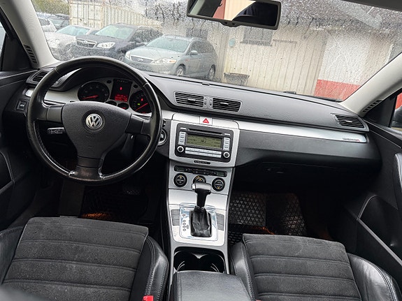Volkswagen Passat 19 of 25