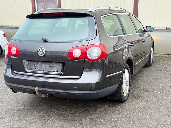 Volkswagen Passat 6 of 25