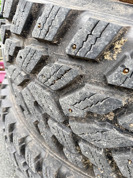 Valtra Nokian TRI Hakkapeliitta med pigg