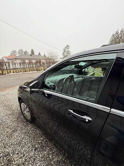 Mercedes-Benz B-Electric 4 of 5