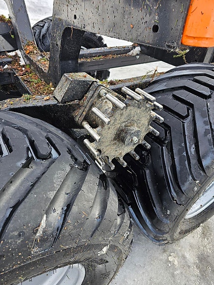 Valtra T214D med tømmervogn og hogstaggregat 2019, kr 1 500 000,-