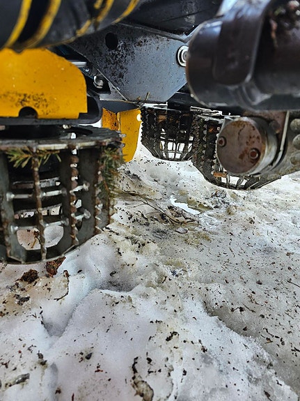 Valtra T214D med tømmervogn og hogstaggregat 2019, kr 1 500 000,-