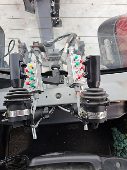 Valtra T214D med tømmervogn og hogstaggregat 2019, kr 1 500 000,-