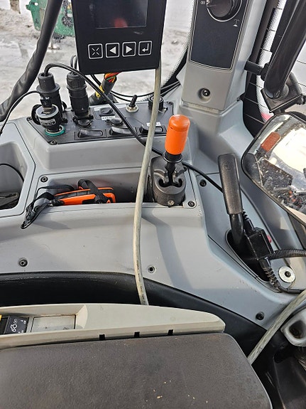 Valtra T214D med tømmervogn og hogstaggregat 2019, kr 1 500 000,-