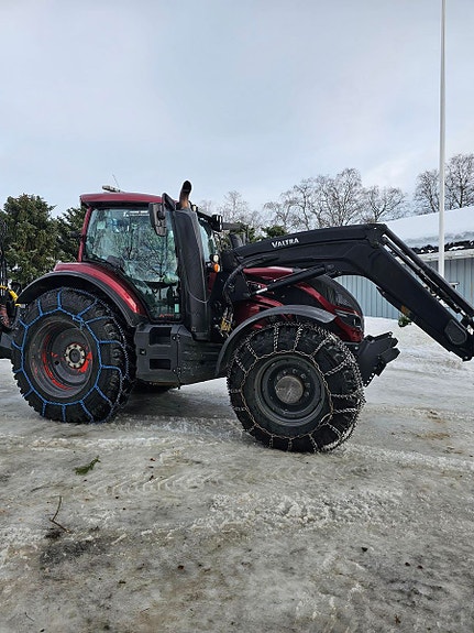 Valtra T214D med tømmervogn og hogstaggregat 2019, kr 1 500 000,-