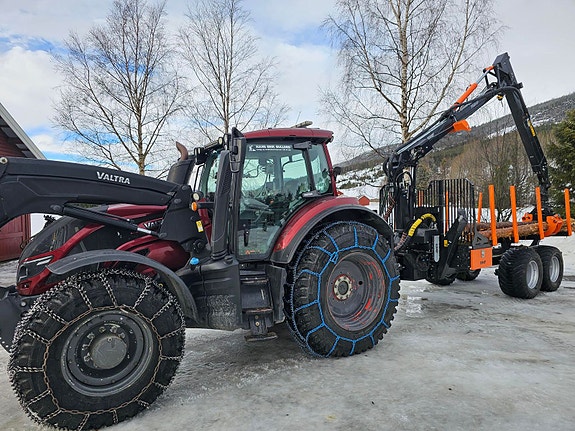 Valtra T214D med tømmervogn og hogstaggregat 2019, kr 1 500 000,-