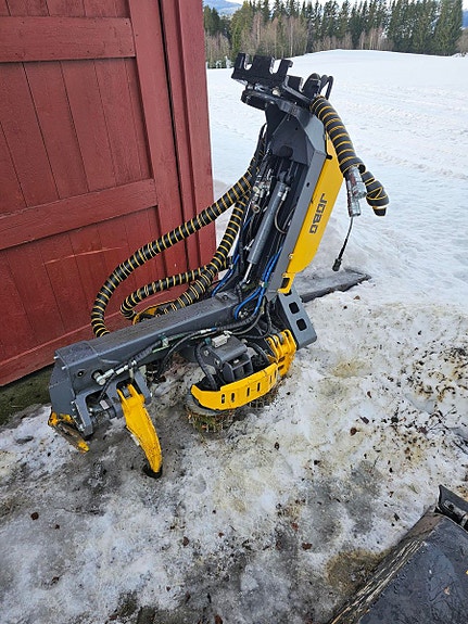 Valtra T214D med tømmervogn og hogstaggregat 2019, kr 1 500 000,-