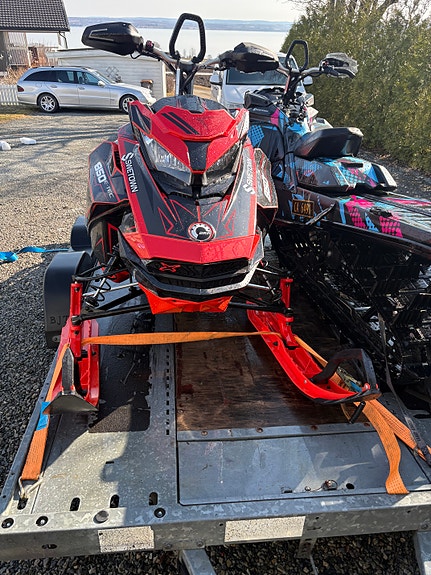 Ski-doo Summit 850 E-Tec 3 of 5