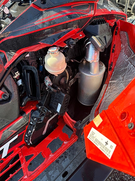 Ski-doo Summit 850 E-Tec 4 of 5