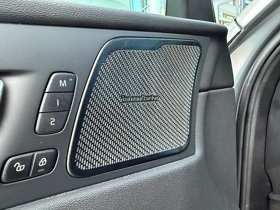 Volvo XC60 16 of 30
