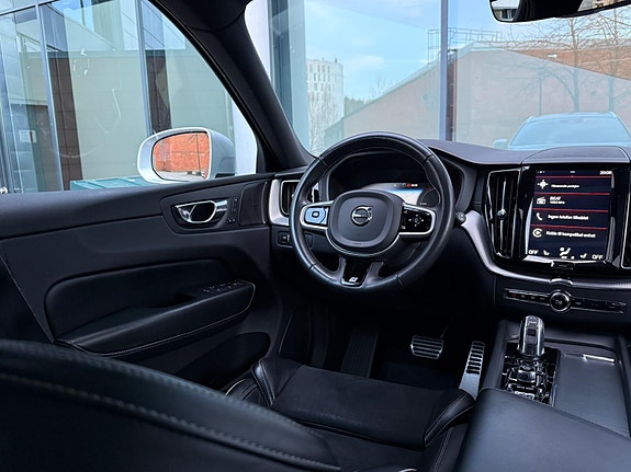 Volvo XC60 22 of 30