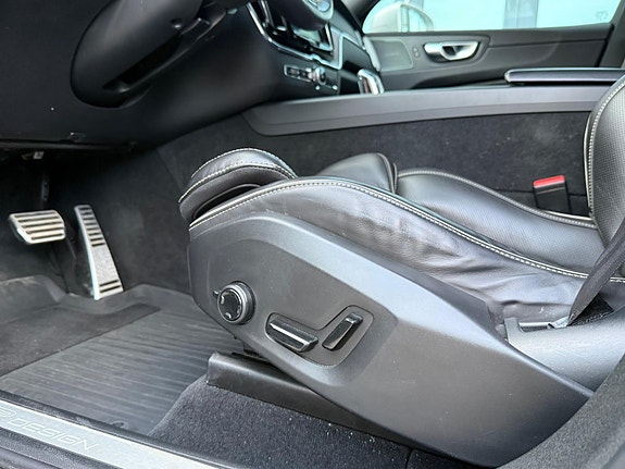 Volvo XC60 17 of 30