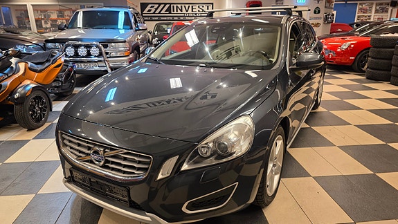 Volvo V60 2 of 5
