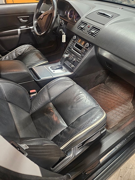 Volvo XC90 3 of 5
