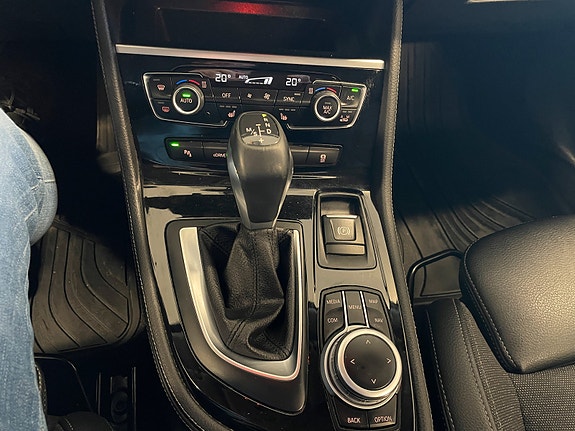 BMW 225xe 18 of 22