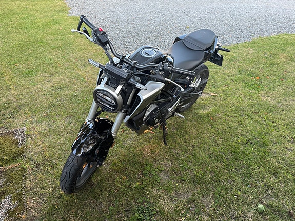 Honda CB 125 R 2 of 5