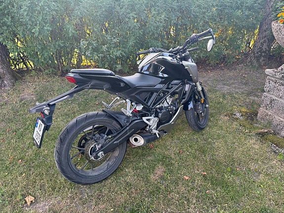 Honda CB 125 R 4 of 5