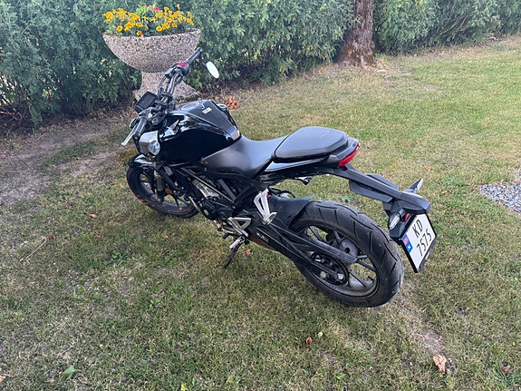 Honda CB 125 R 3 of 5