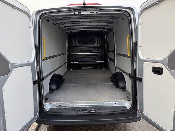 Volkswagen Crafter 13 of 30