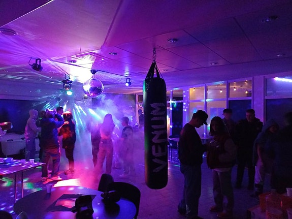 Discostemning på ungdomsklubben