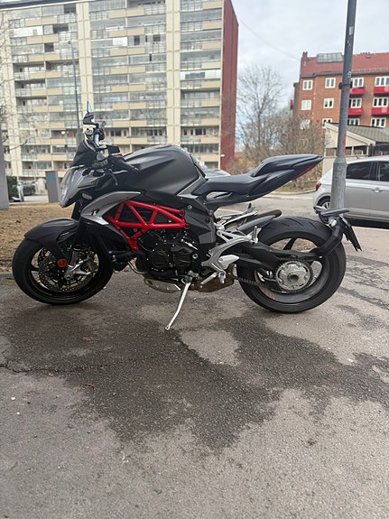 MV Agusta Brutale 800 2 of 9