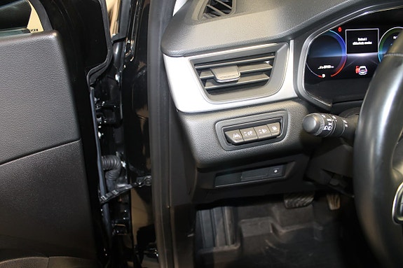 Bilen kommer med lanekeeping assist