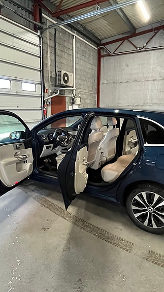 Mercedes-Benz 250 19 of 30