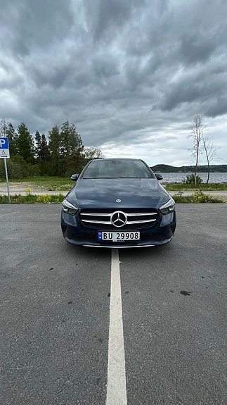 Mercedes-Benz 250 2 of 30