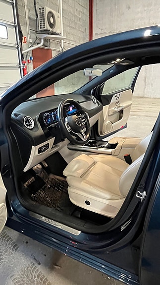 Mercedes-Benz 250 18 of 30